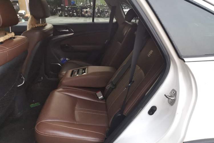 Used BYD Tang New Energy 2015 2.0T Four-Wheel-Drive Flagship Model
