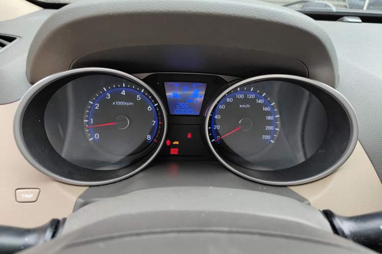 Used Hyundai ix35 2010 2.0L Automatic Two-Wheel Drive Elite Edition GLS Instrument Cluster