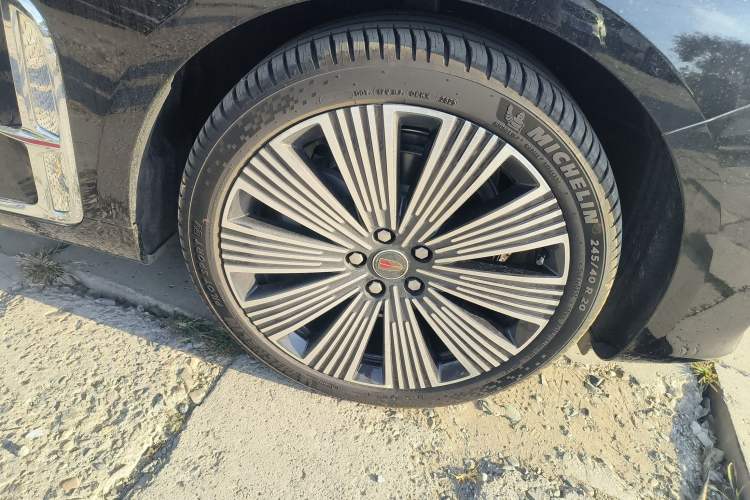 Used Hongqi H9 2025 2.0T Two-Wheel Drive Flagship Luxury Business Edition 5 Seats