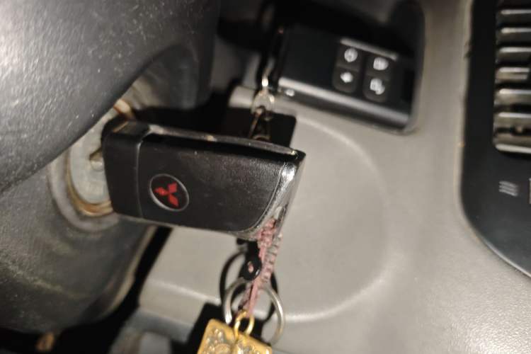 Used Mitsubishi Pajero 2011 V73 3.0L MT GL
