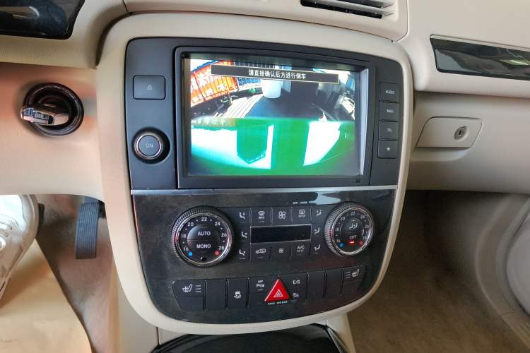 Used Mercedes-Benz R-Class 2017 R 320 4MATIC Business Edition Prestige Model
