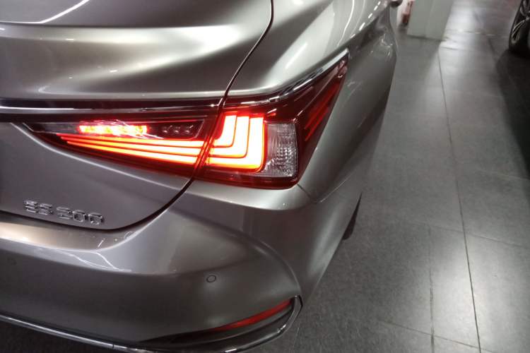 Used Lexus ES 2023 200 Excellence Edition