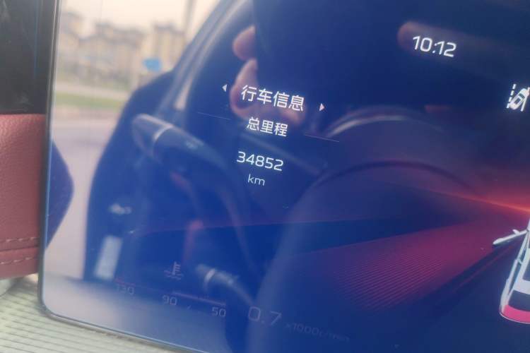 Used Hongqi H5 2024 2.0T Automatic Smart Connect Flagship Edition Odometer Close Up