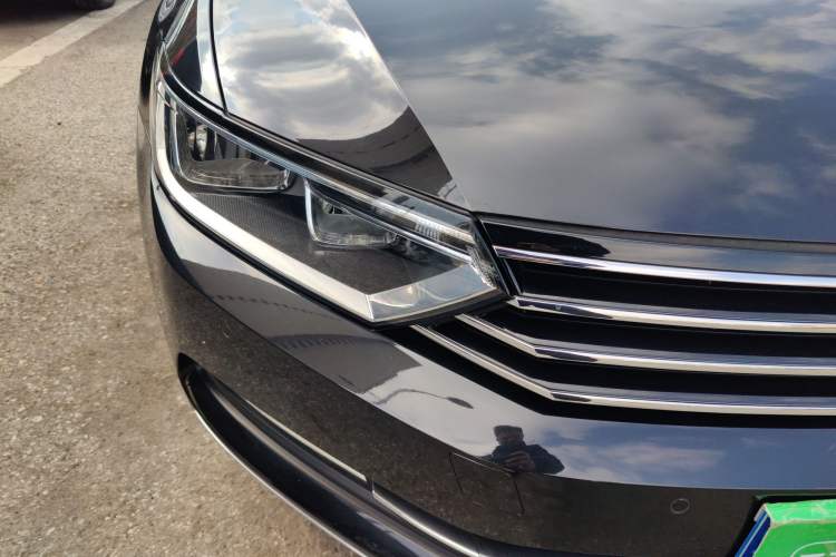 Used Volkswagen Magotan 2019 280TSI DSG Comfort Model China VI Standard Right Front Headlight