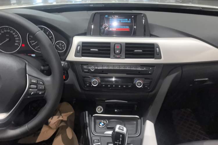 Used BMW 3 Series GT 2013 320i Leading Model Audio And AC Panel