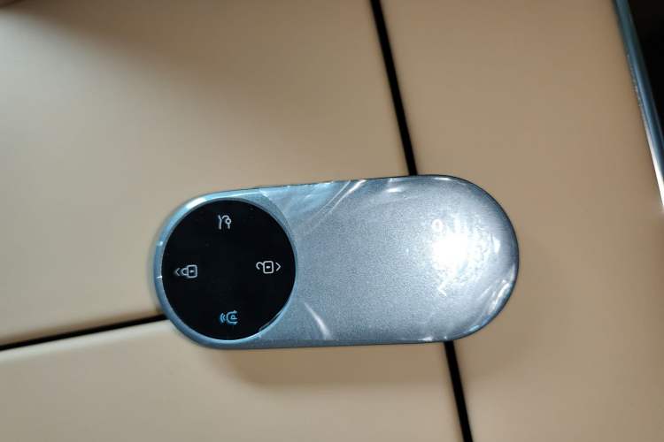 Used Hima AITO M8 2025 Extended-Range Ultra Version 53.4 kWh 6-Seater Edition Vehicle Key