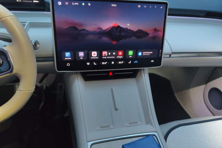 Used Hima Luxeed R7 2024 All-Electric 802 km Max Audio And AC Panel