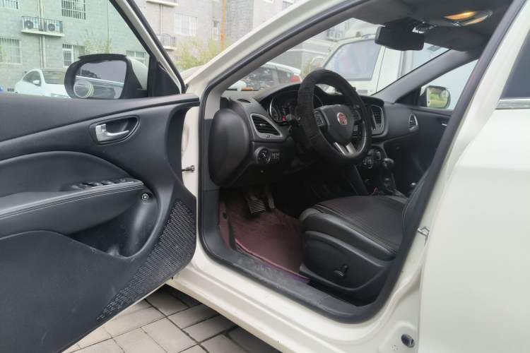 Used Fiat Viaggio 2012 1.4T Automatic Luxury Edition Driver Seat