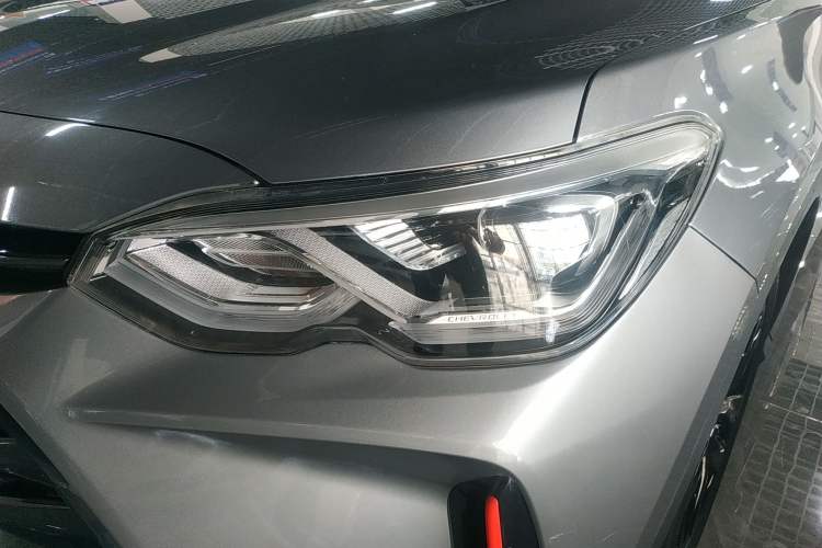 Used Chevrolet Orlando 2020 Light Hybrid Redline 530T Automatic Enjoyment Edition (5+2 Models) Left Front Headlight