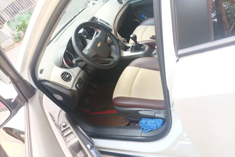 Used Chevrolet Cruze 2011 1.6L SE MT Transformers Edition