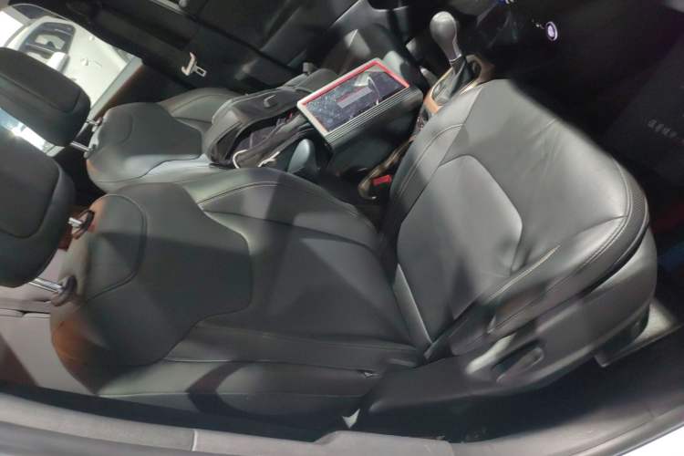 Used Jeep Renegade 2018 Connected Large Screen Version 180T Automatic Smart Version