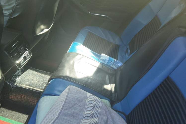 Used Toyota Avalon 2019 Dual-Engine 2.5L XLE Prestige Version China VI Standard
