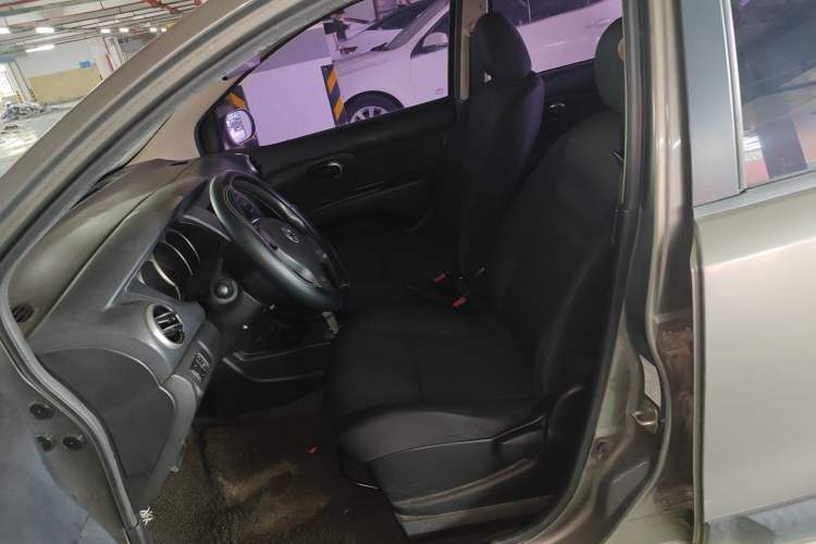 Used Nissan Livina 2010 JINRUI Edition 1.6L Automatic Standard Model Left Front Seat