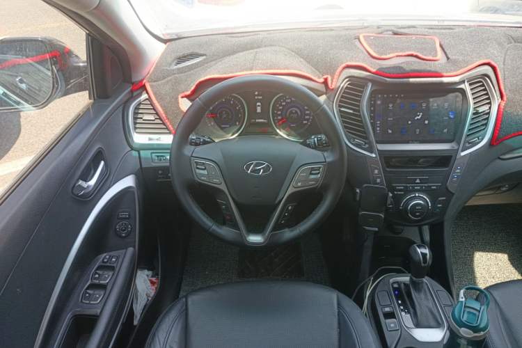 Used Hyundai Santa Fe 2015 2.0T Automatic Two-Wheel Drive Smart Version 5 Seats