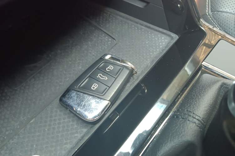 Used Volkswagen Passat 2022 330TSI Luxury Edition Vehicle Key