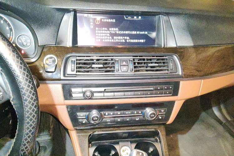 Used BMW 5 Series 2014 528Li xDrive Premium Edition Audio And AC Panel