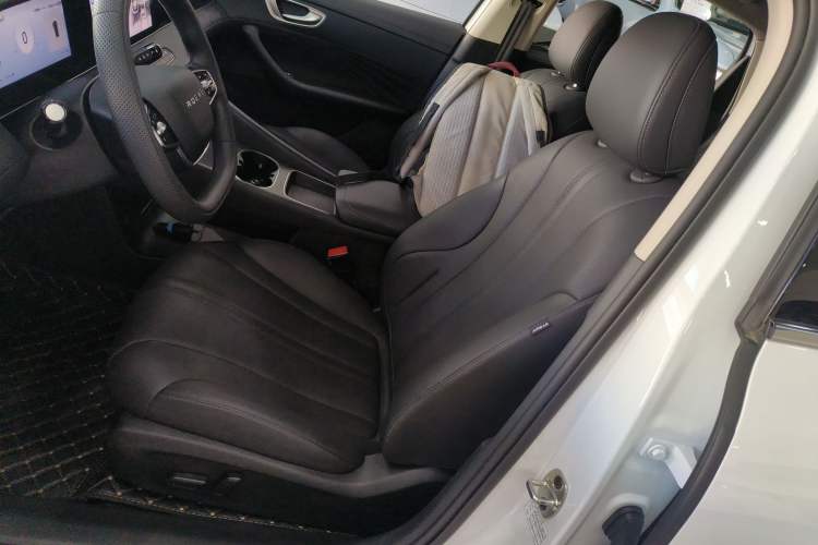 Used Roewe D7 2023 DMH 125km Superior Edition
