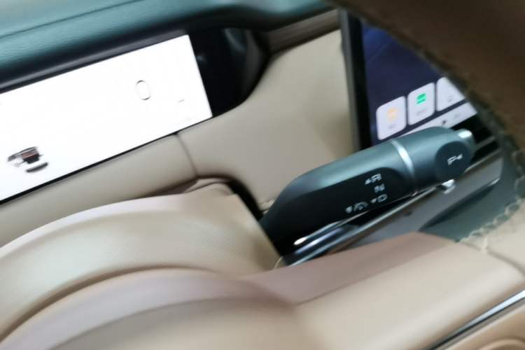 Used Wuling Bingo S 2025 Model 325km Deluxe Edition Gear Lever