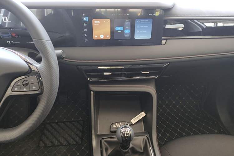 Used Roewe i5 2023 1.5L Manual Comfort Edition
