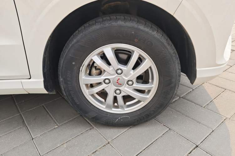 Used Wuling Hongguang 2018 1.5L S Standard Version L2B Right Front Wheel Hub