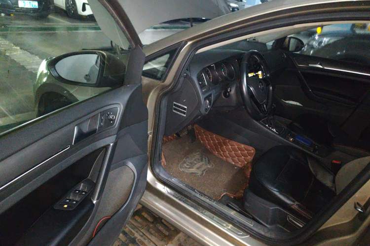 Used Volkswagen Golf 2014 1.4TSI Automatic Comfort Model Driver Seat