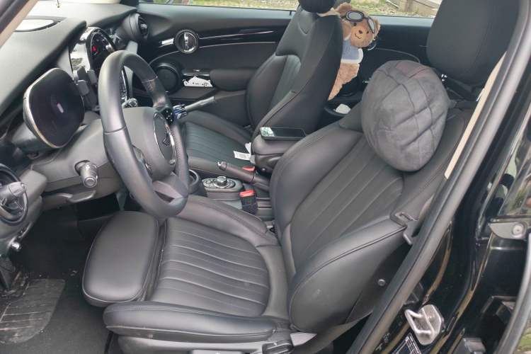 Used MINI 2023 Updated 1.5T COOPER Artist Five-Door Edition Left Front Seat