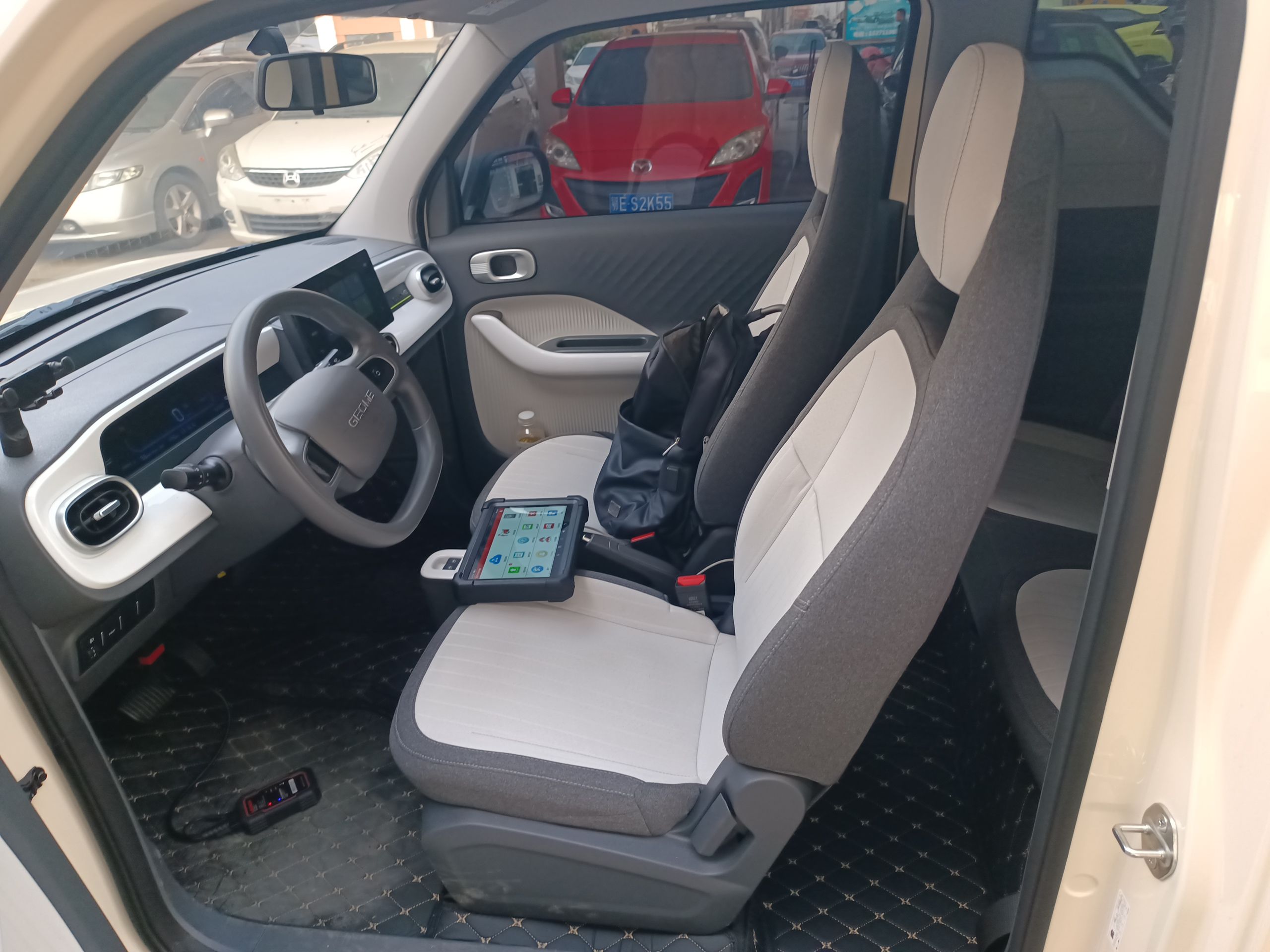 Переднее сиденье в автомобиле