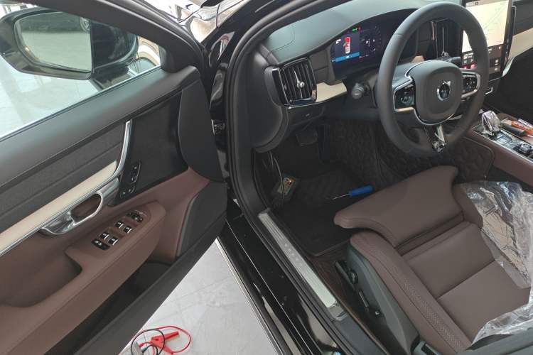 Used Volvo S90 2026 B5 Zhiyuan Luxury Edition