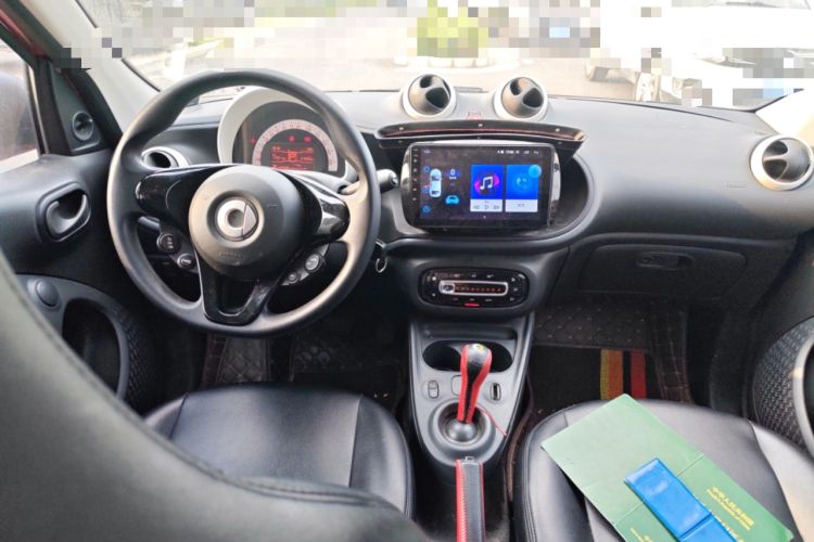 Used smart forfour 2016 1.0L 52 kW Dynamic Edition Center Console