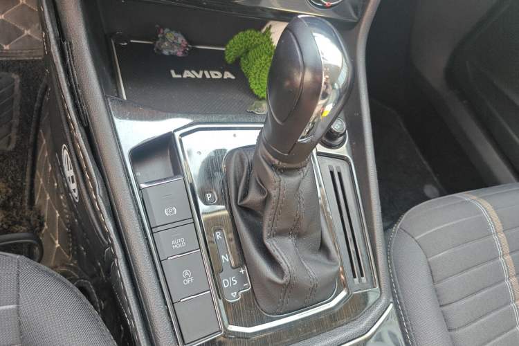 Used Volkswagen Lavida 2021 1.5L Automatic Vision Edition Gear Lever