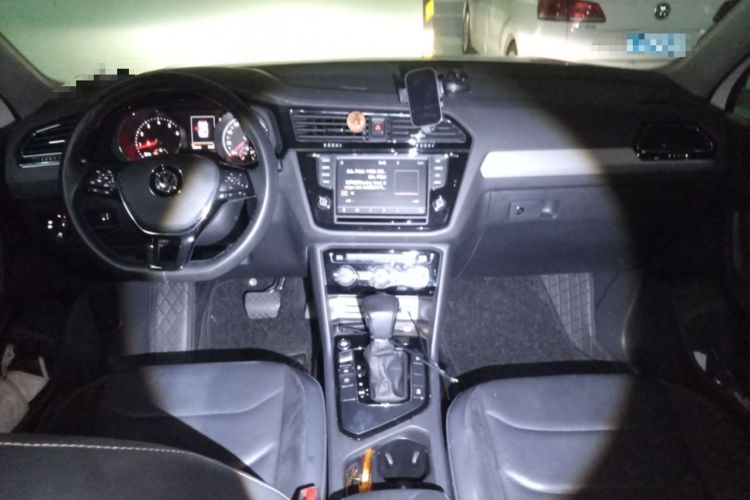 Used Volkswagen Tiguan L 2018 330TSI Automatic Two-Wheel Drive Luxury Edition Center Console