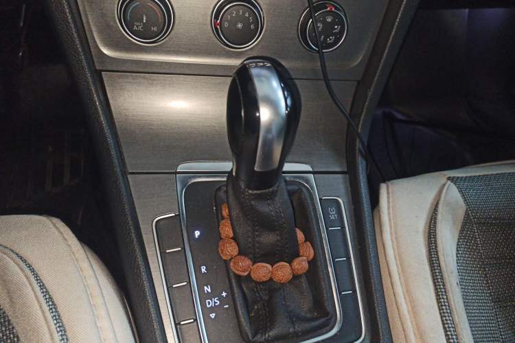 Used Volkswagen Golf 2015 1.4TSI Automatic Comfort Model Gear Lever