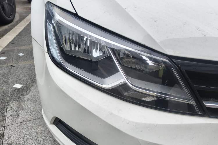 Used Volkswagen Lamando 2018 280TSI DSG Comfort Edition Right Front Headlight