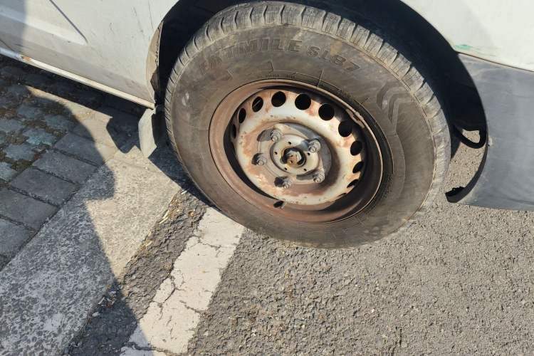 Used Ford Transit 2020 2.0T Diesel Multi-Function Commercial Vehicle Mid-Chassis Low-Roof Design with Dual Rear Doors Emission Standard China V