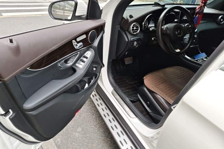 Used Mercedes-Benz GLC 2017 GLC 260 4MATIC Luxury Model