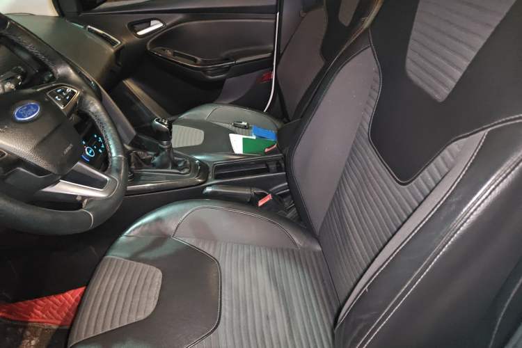 Used Ford Focus 2015 Hatchback EcoBoost 125 Manual – Ultra-Style Edition