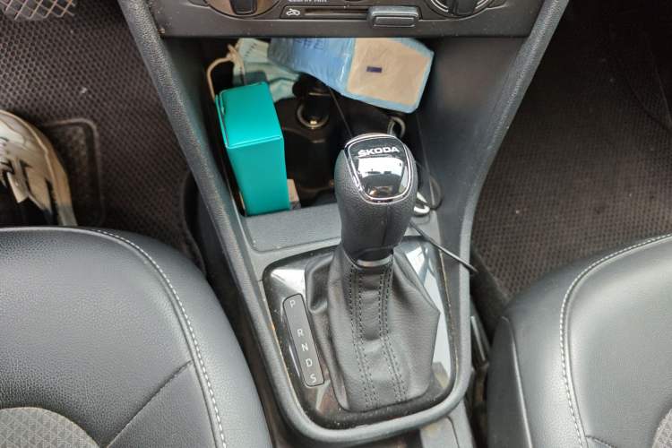 Used Skoda Rapid Spaceback 2016 Revised 1.6L Automatic Chuanxing Version Gear Lever