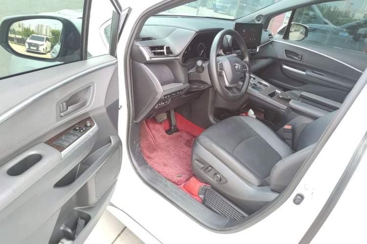 Used Toyota Granvia 2024 2.5L Hybrid Luxury Edition