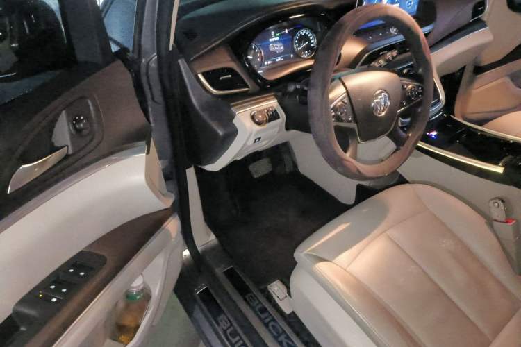 Used Buick GL8 2021 Land Cruiser Executive Class 652T Luxury Model
