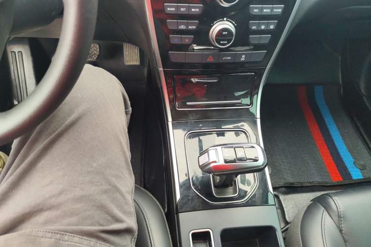 Used Haval H2 2018 Chuanxiang Edition Red Badge 1.5T Dual-Clutch Two-Wheel Drive Fashionable Model