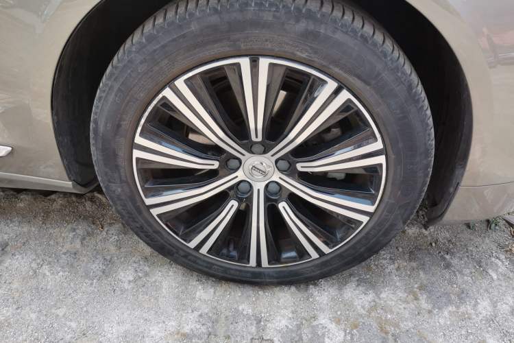 Used Volvo S90 2021 B5 Zhiyuan Luxury Edition Right Front Wheel Hub