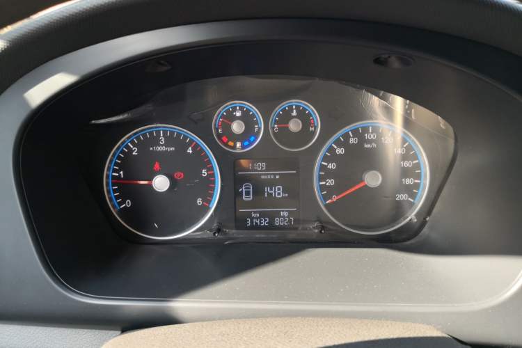 Used Foton Toano 2022 2.0T Manual Urban Edition Short Wheelbase Mid-Height Design Rear Single Tire 5/6/9-Seater Configuration 4F20TC3
