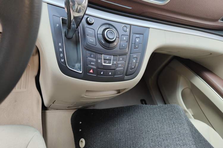 Used Buick GL8 2018 28T Comfort Model China VI Standard
