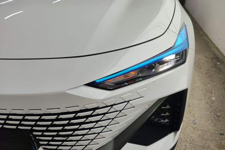 Used Changan UNI-V 2024 1.5T High-Energy Version
