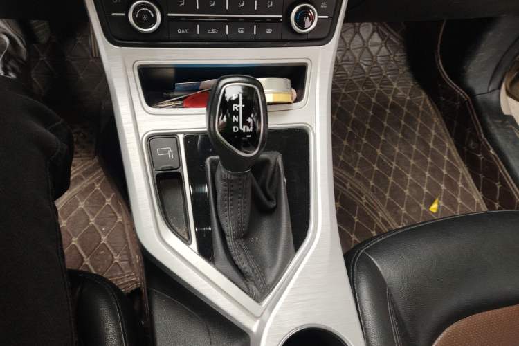 Used Geely Auto Vision 2019 Upgraded Model 1.5L CVT Prestige Version China VI Standard Gear Lever