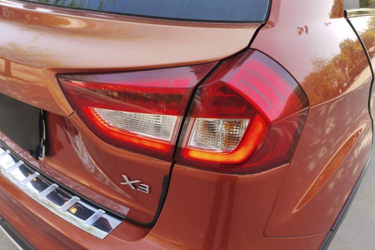 Used Geely Auto Vision X3 2017 1.5L Automatic Elite Model Exterior 3