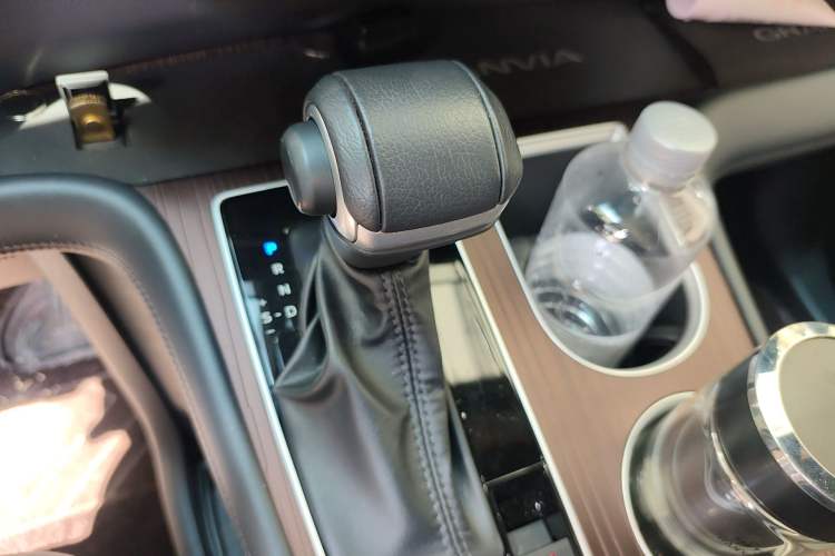 Used Toyota Granvia 2024 2.5L Hybrid Prestige PLUS Four-Wheel Drive Version
