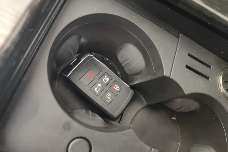 Used Land Rover Discovery Sport 2019 240 PS SE Dynamic Version China VI Standard Vehicle Key