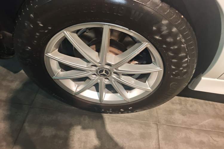 Used Mercedes-Benz GLE 2020 Restyled GLE 350 4MATIC Fashion Edition Right Rear Wheel Hub