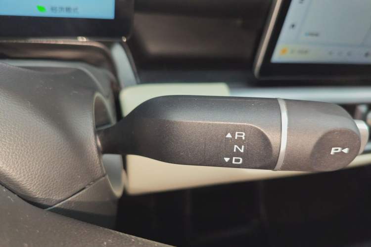 Used Wuling Bingo PLUS 2024 330 km Range Five-Seater Version Gear Lever